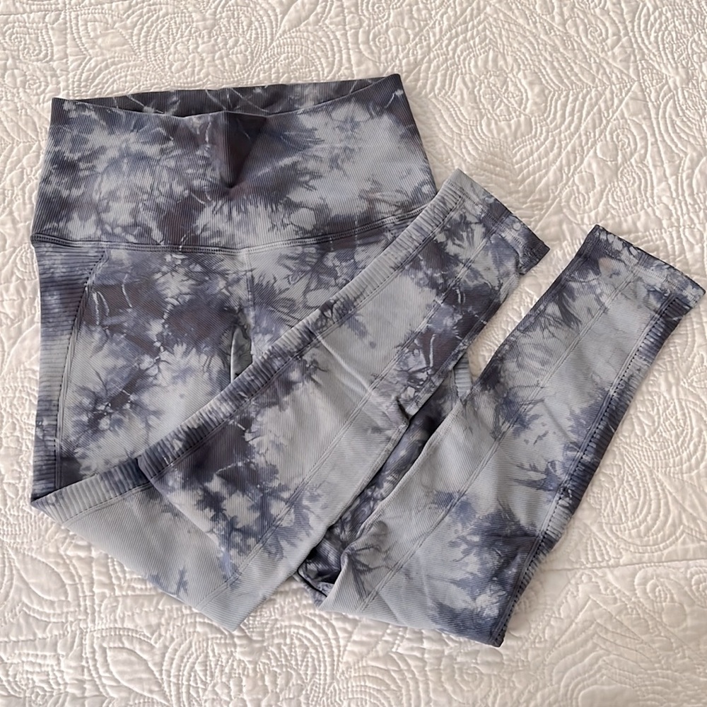 TIU tour leggings